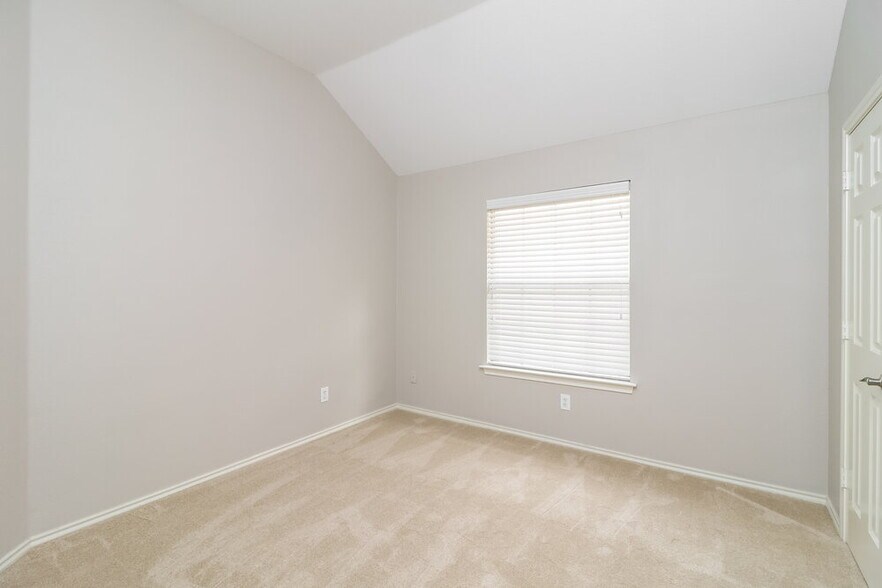 Building Photo - 7824 Blossom Dr