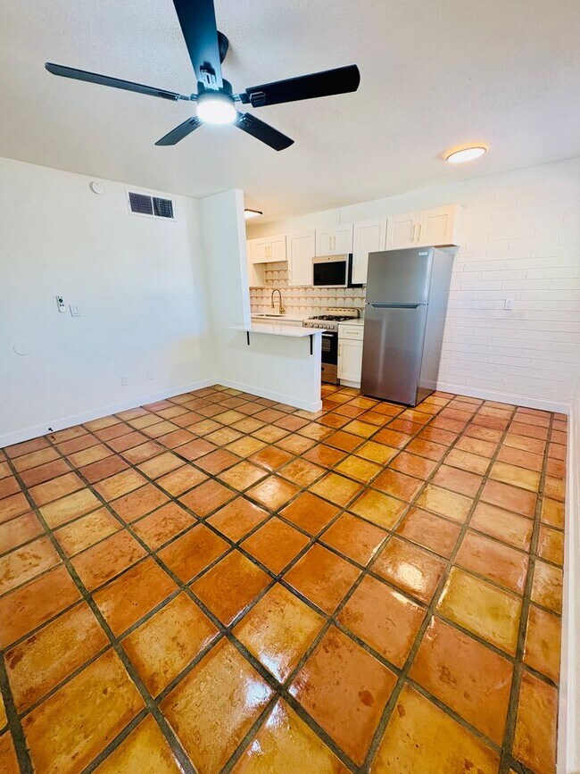 Building Photo - 817 S Melody Ln
