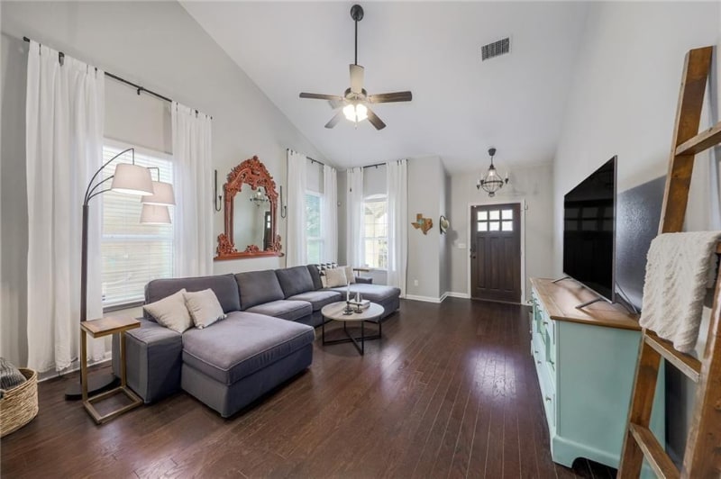 Building Photo - 529 Trinity Bend