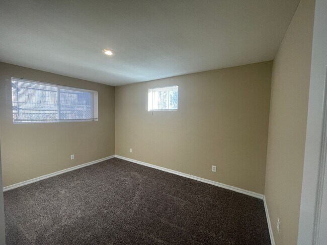 Building Photo - 2 Bed 1 Bath in East Denver Coming Soon!