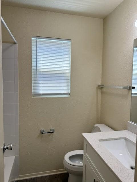 Building Photo - 1809 Easton Dr