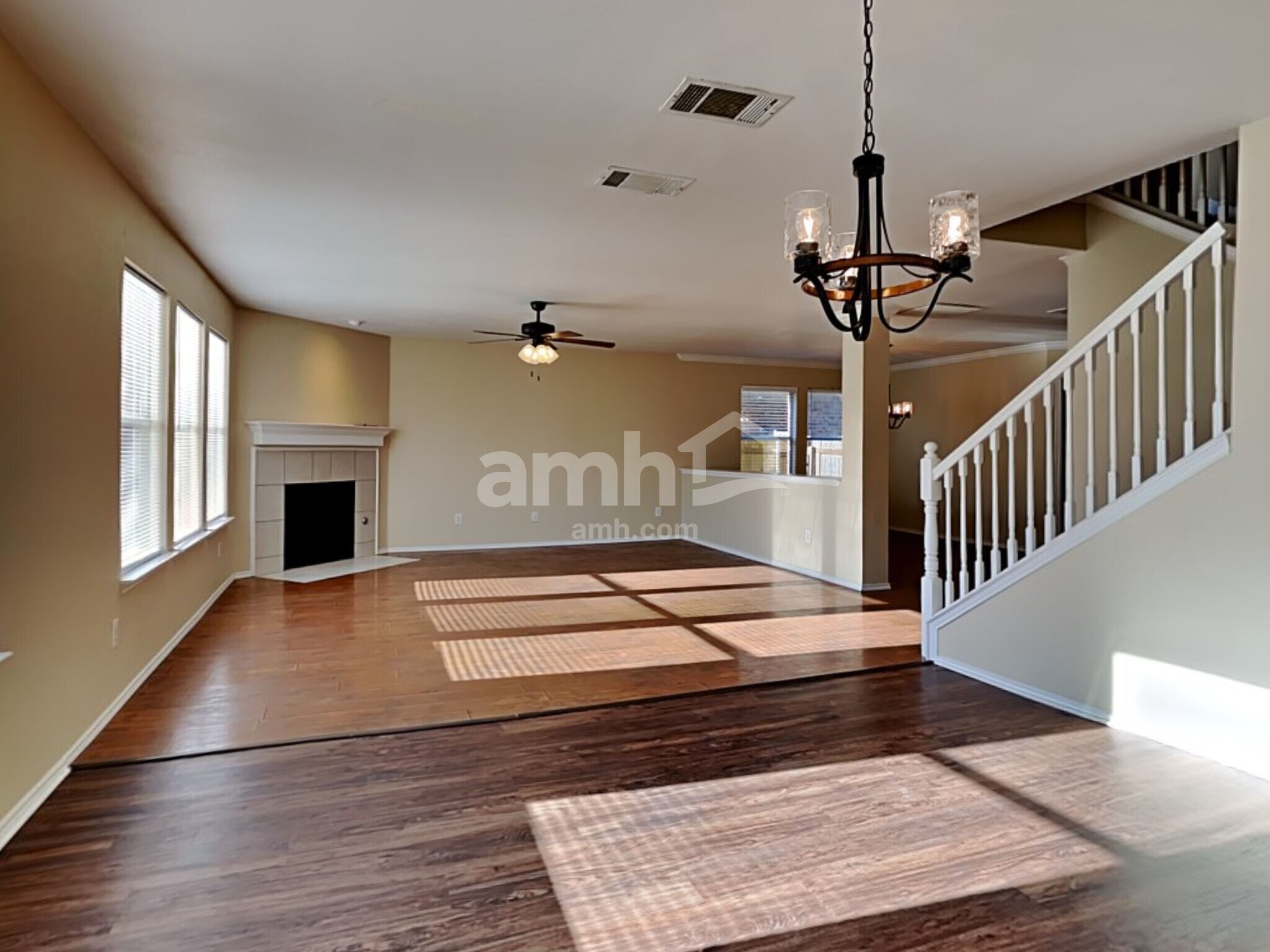 Building Photo - 421 Hackberry Dr