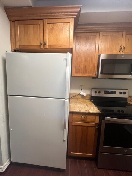 Building Photo - 501 Palisades Dr