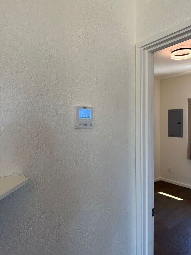 Building Photo - Beautiful 1 bedroom 1 bath unit in Springfield!