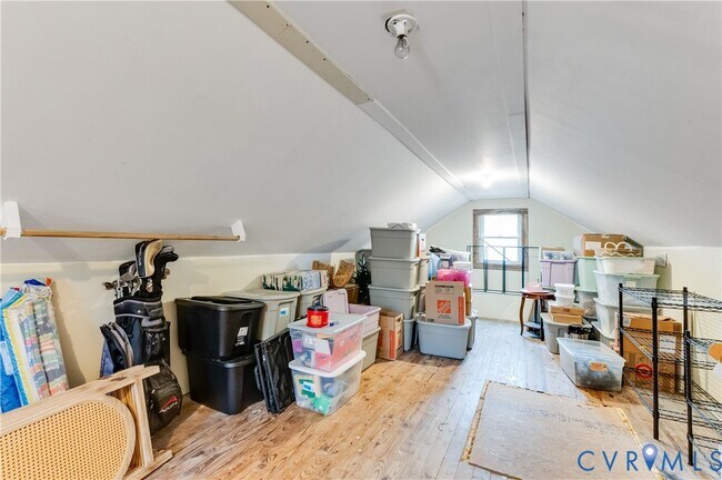 Building Photo - 2103 Pinetree Dr