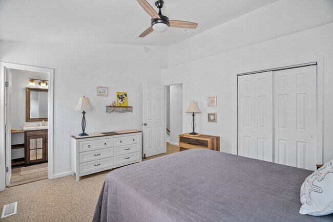 Building Photo - Furnished Townhome in VB