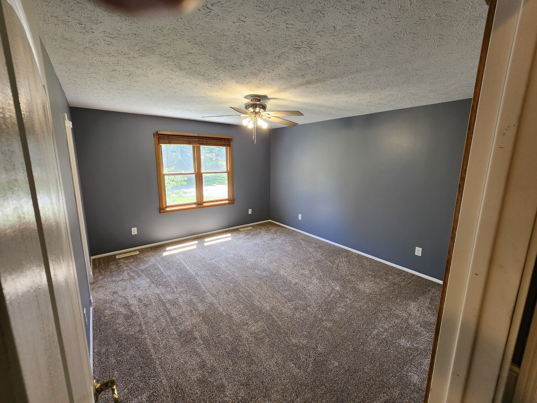 Building Photo - 8797 S Shandle Blvd