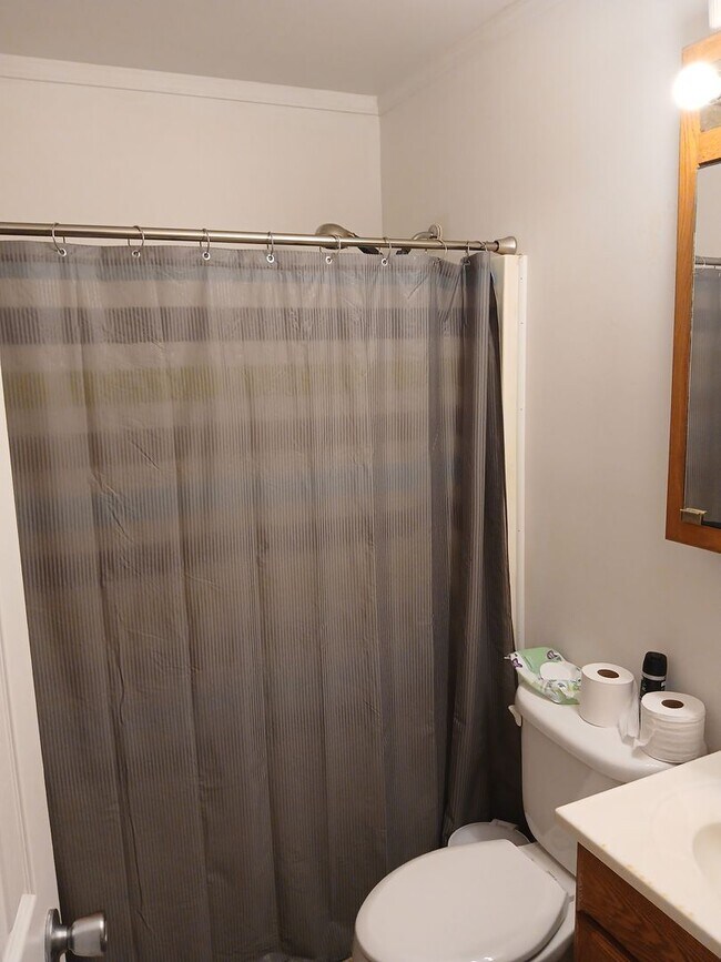 Building Photo - Sublease Available Beginning December 1st