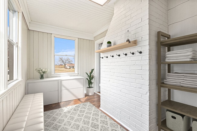 Building Photo - 701 9th Ave S