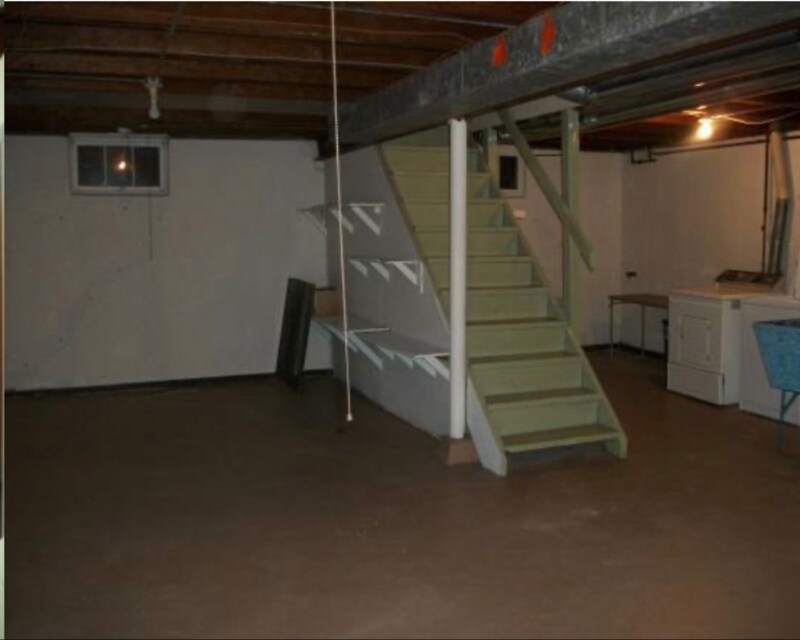 Building Photo - 302 S Park St