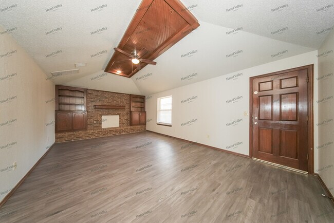 Building Photo - 13312 Eastvalley Rd