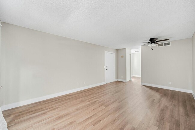 Building Photo - 2814 E Marconi Ave