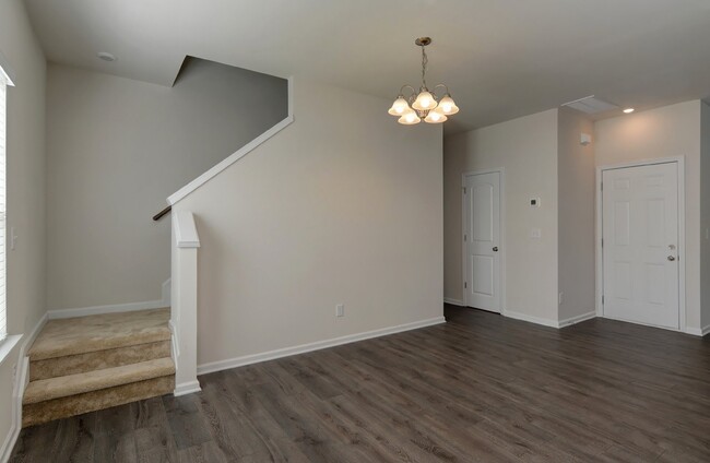 Building Photo - Beautiful 3 Bedroom 2.5 Bathroom End-Unit ...