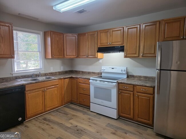 Building Photo - 8 Ronnie Ave