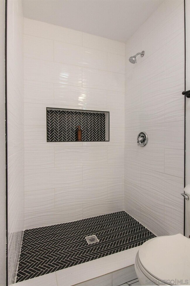 Building Photo - 8580 Flanders Dr