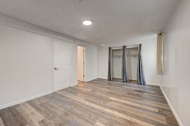 Building Photo - $2,900.00, 5 bed, 3 bath in Denver with Fi...