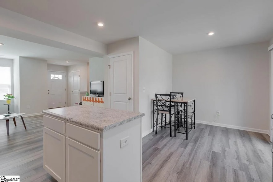 Building Photo - 565 Hampton Townes Dr