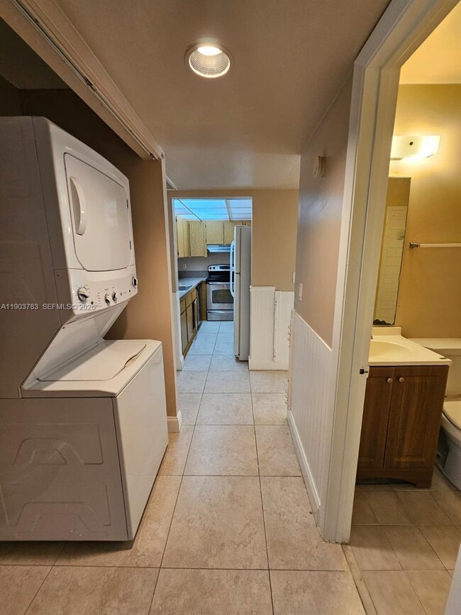 Building Photo - 1630 Sandpiper Blvd