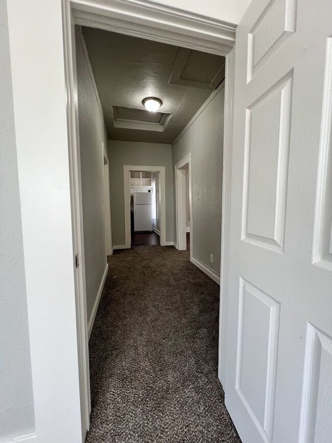 Building Photo - Charming 3BR/1BA Home with Detached Garage