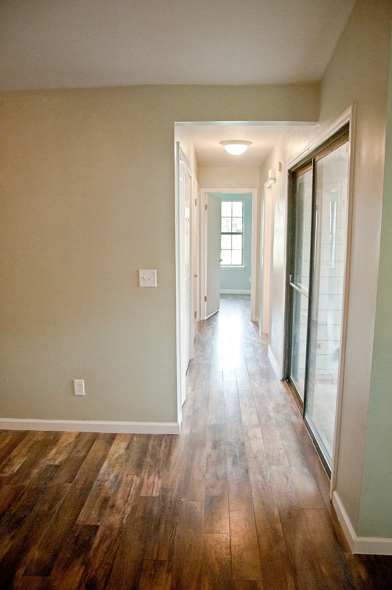 Hallway - 409 Erskine St