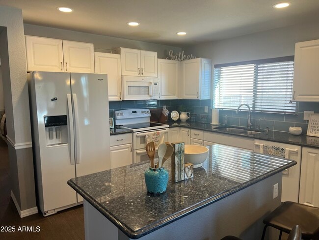 Building Photo - 15481 W Cameron Cir