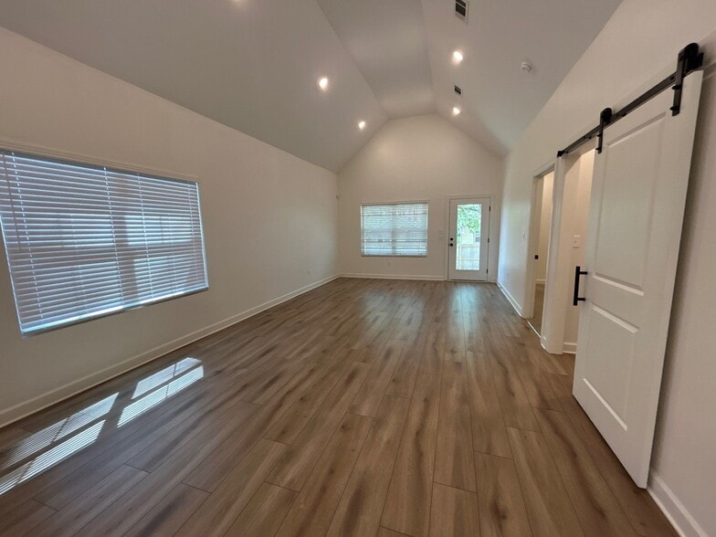 Building Photo - 244 Linden St