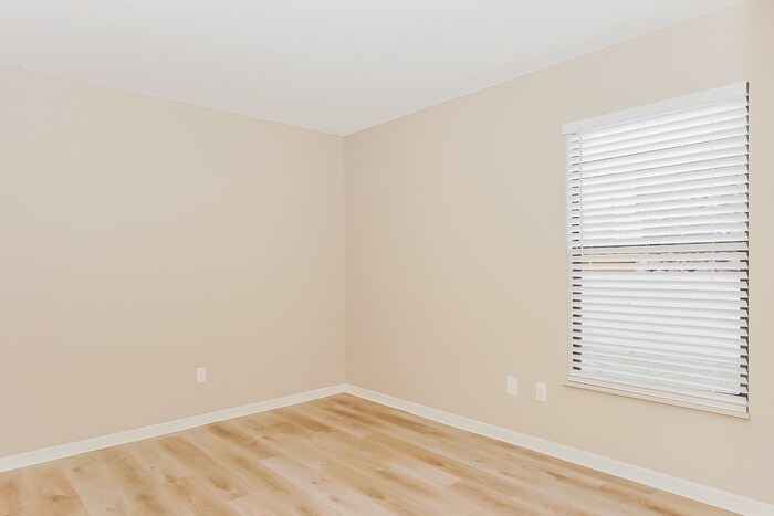 Building Photo - 2065 E Gloria Dr