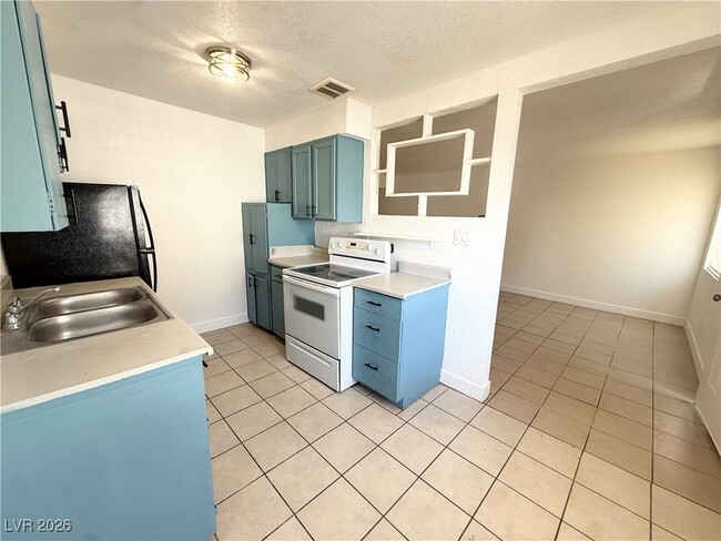 Building Photo - 2030 Sunrise Ave