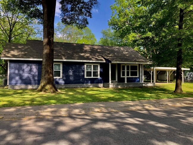 Primary Photo - 1120 Watkins St