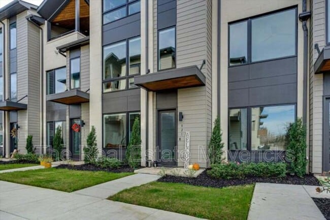 Building Photo - 821 Burnside Pl