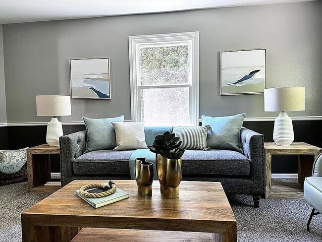 Building Photo - 340 Crescent Ln