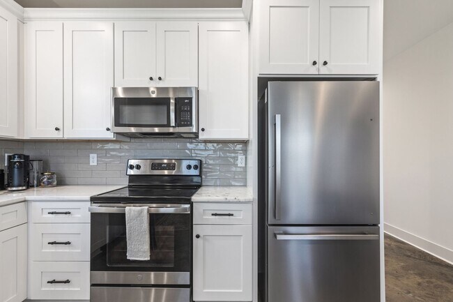 Building Photo - 500 Highland Oaks Ln
