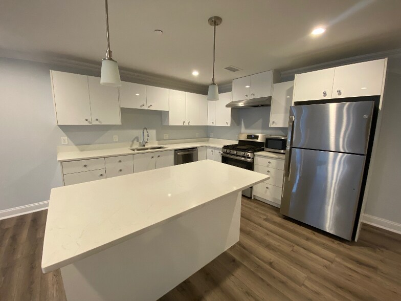 Primary Photo - 918 Providence Hwy