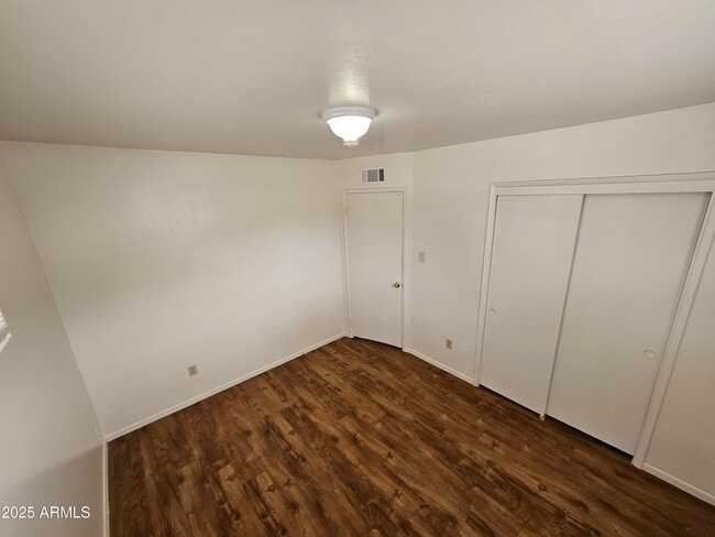 Building Photo - 5242 N 7th Ave