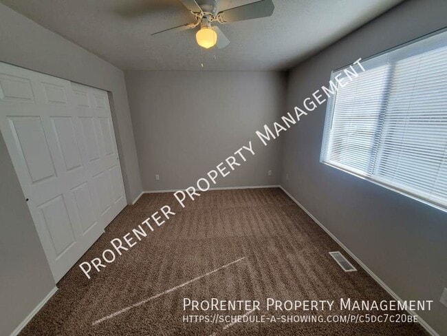 Building Photo - 4252 Midland Dr