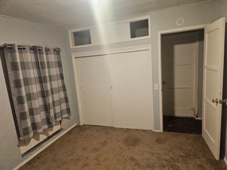 Building Photo - 10110 Ramona Dr