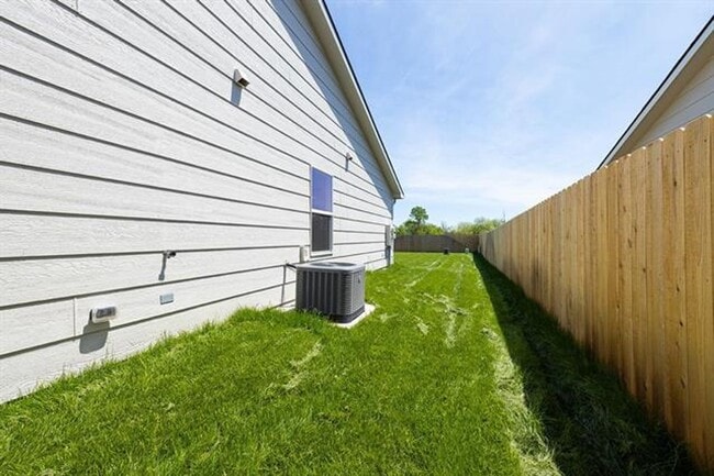 Building Photo - 542 W 50th Ct S
