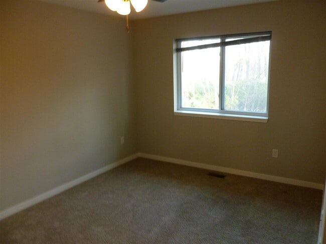 Building Photo - 1330 N Dodge St Ct