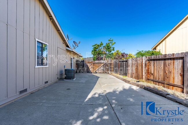 Building Photo - 343 Clydesdale Dr