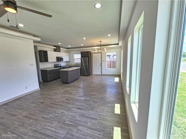 Building Photo - 23 Frio Ave