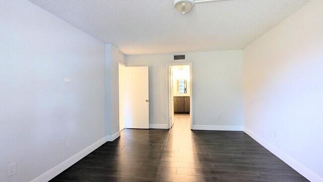 Building Photo - 3253 Foxcroft Rd