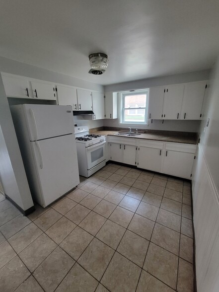 Building Photo - 472 N Wolf Rd