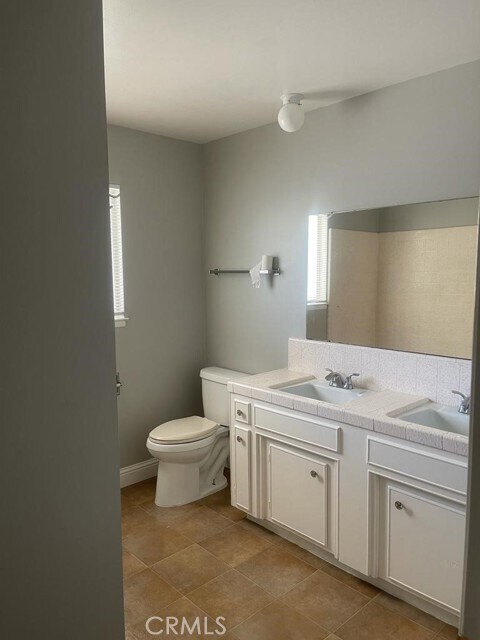 Building Photo - 1004 Wellington Dr