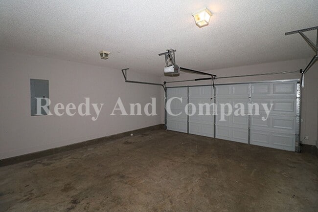 Building Photo - 8911 Little House Cove