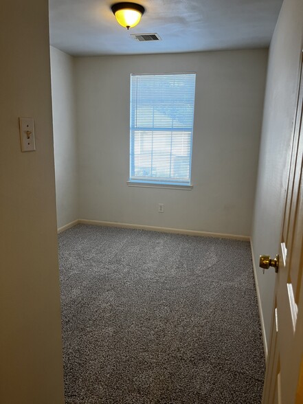 bedroom 2 - 11807 Chetman Dr
