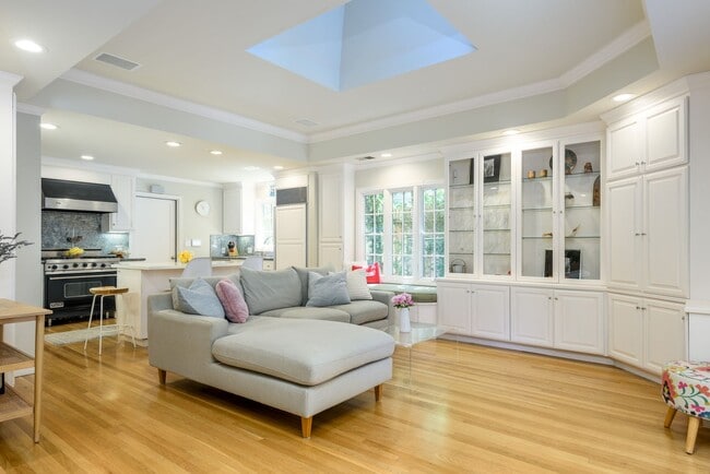 Building Photo - Charm of a Carmel Cottage in Menlo Park Al...