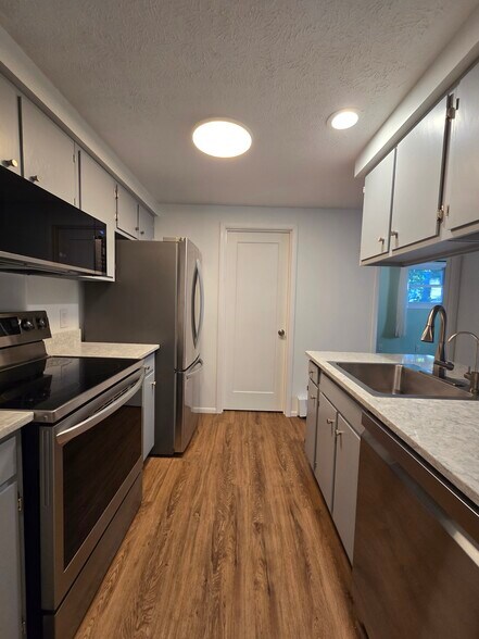 Building Photo - 4251 Mitchell Creek Dr