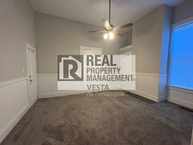 Building Photo - 384 Spring St