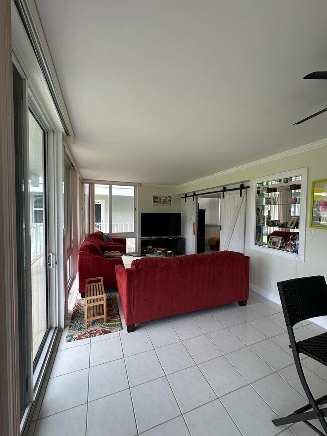 Building Photo - 1221 Hillsboro Mile