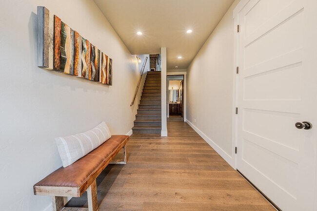 Building Photo - 205 Stoner Loop